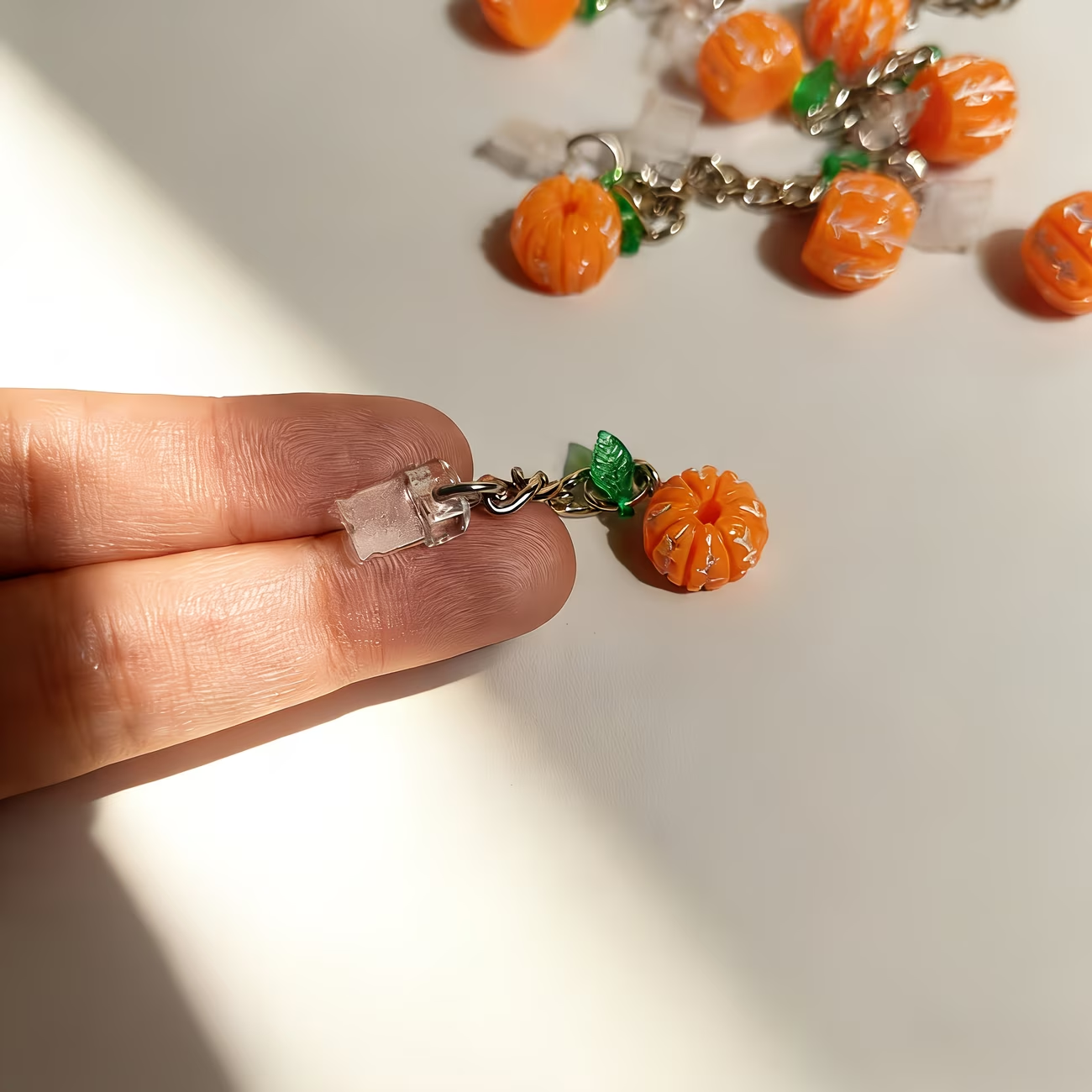Unique Tech Accessories - 1 pz. Simpatico e Pratico Ciondolo
