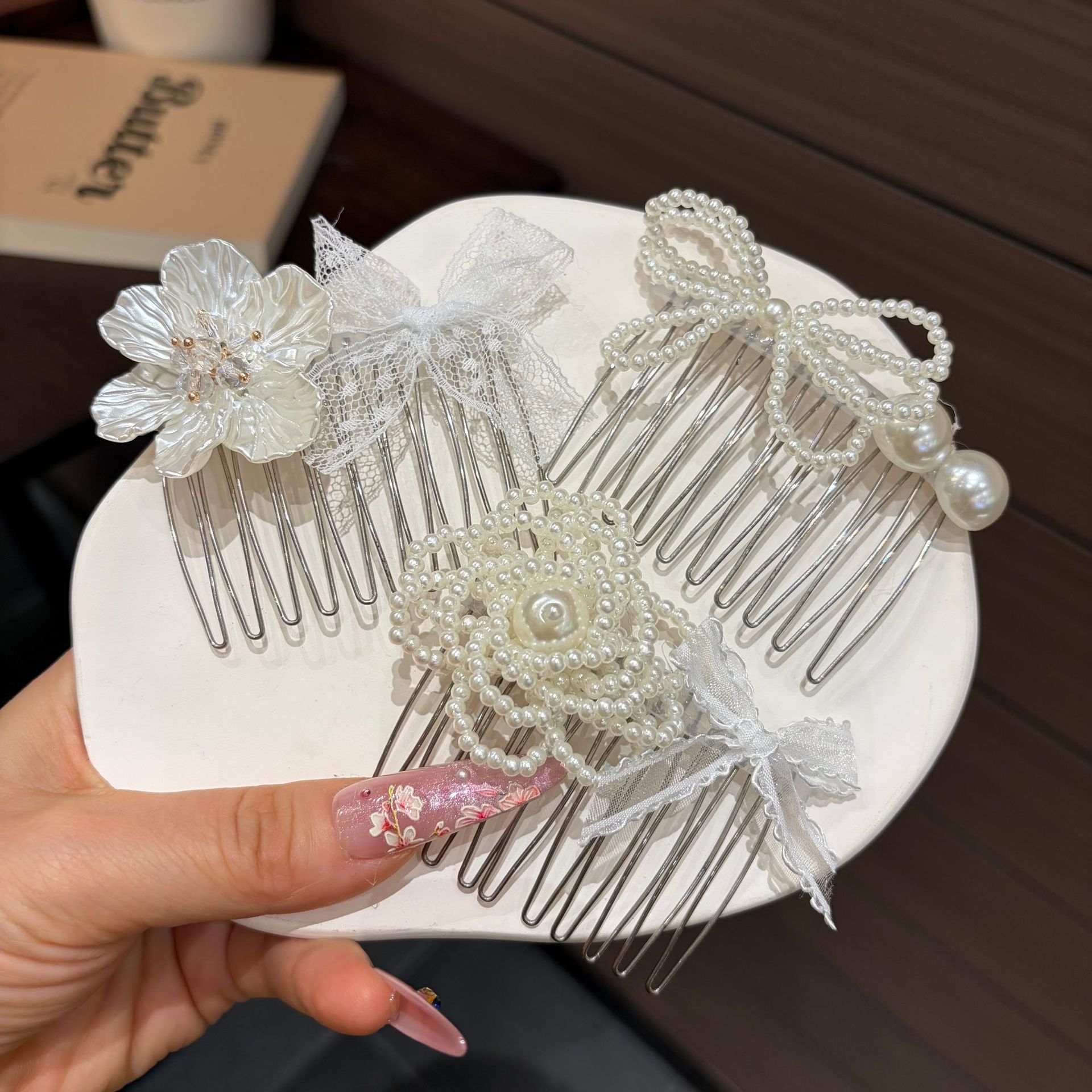 Hi Tech Accessories - Pettine floreale alla moda con perle,