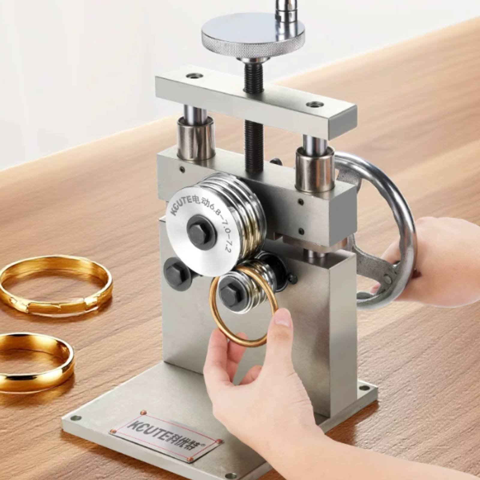 Macchina Manuale per Modellare - Unique Tech Accessories recensione e prezzo